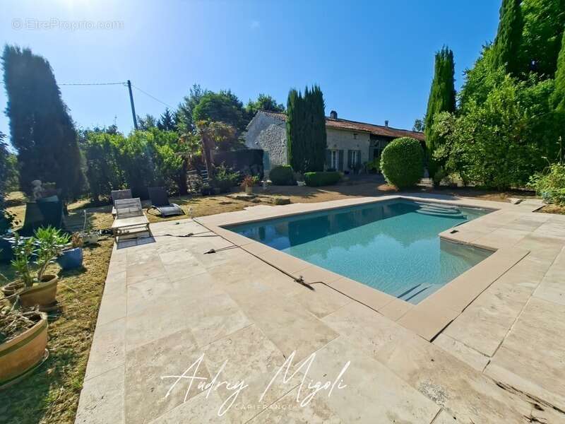 Propriété en pierre 8 pièces, 5 chambres, dépendances, piscine, terrain 7800m² - photo 3