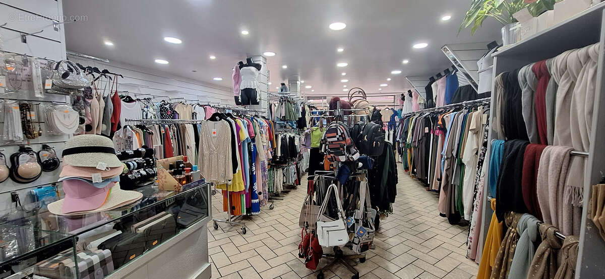Murs commerciaux a vendre de 127 m2 en plein centre ville de sens.emplacement de 1er choix - photo 8