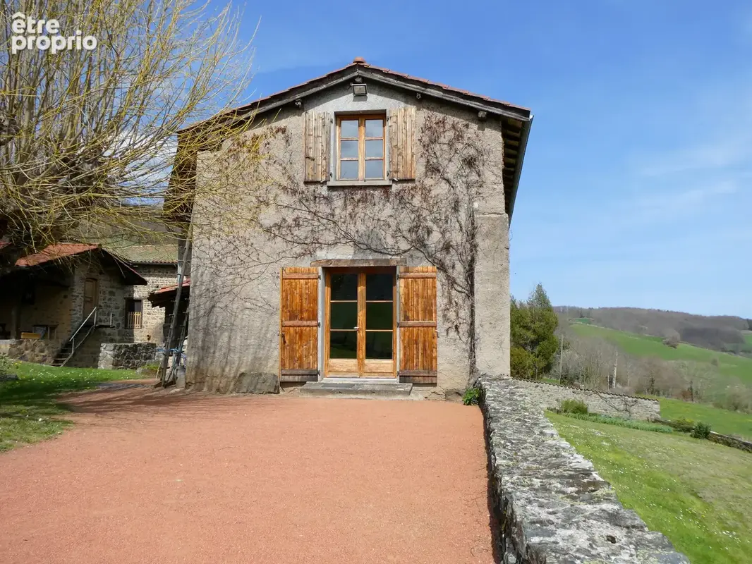 Un cachet et une situation hors du commun pour cette magnifique ferme des Monts du Lyonnais. - photo 12