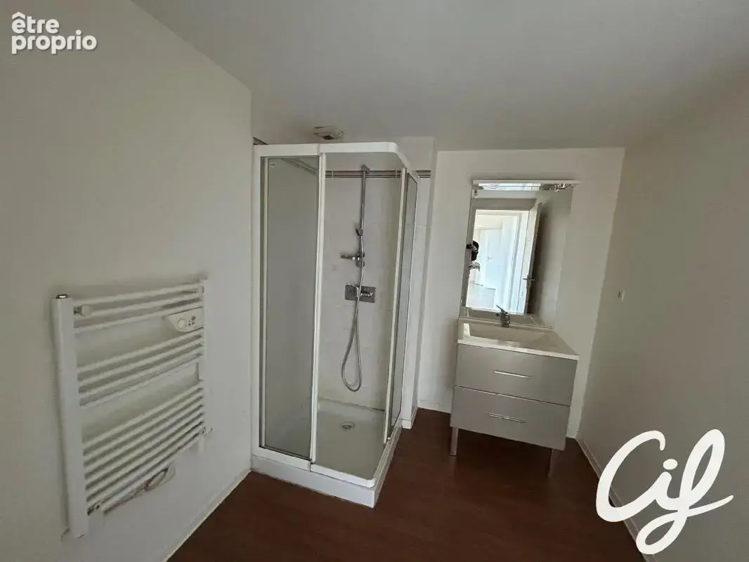 Appartement T3 Z.A.D., Z.I. Nord - 63.68 m2  144 000 Euros - photo 5