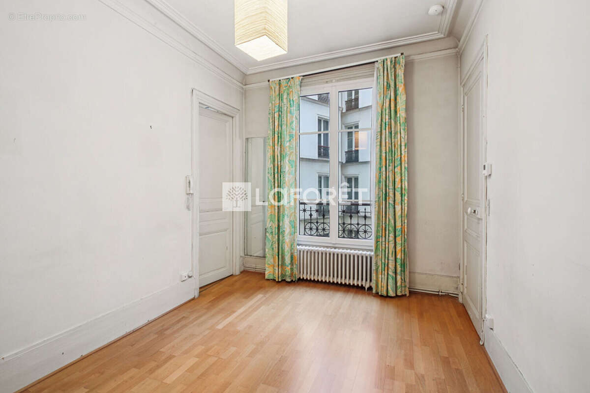 Trois pièces 46m² à rénover - Gros Caillou / Saint Dominique - photo 15