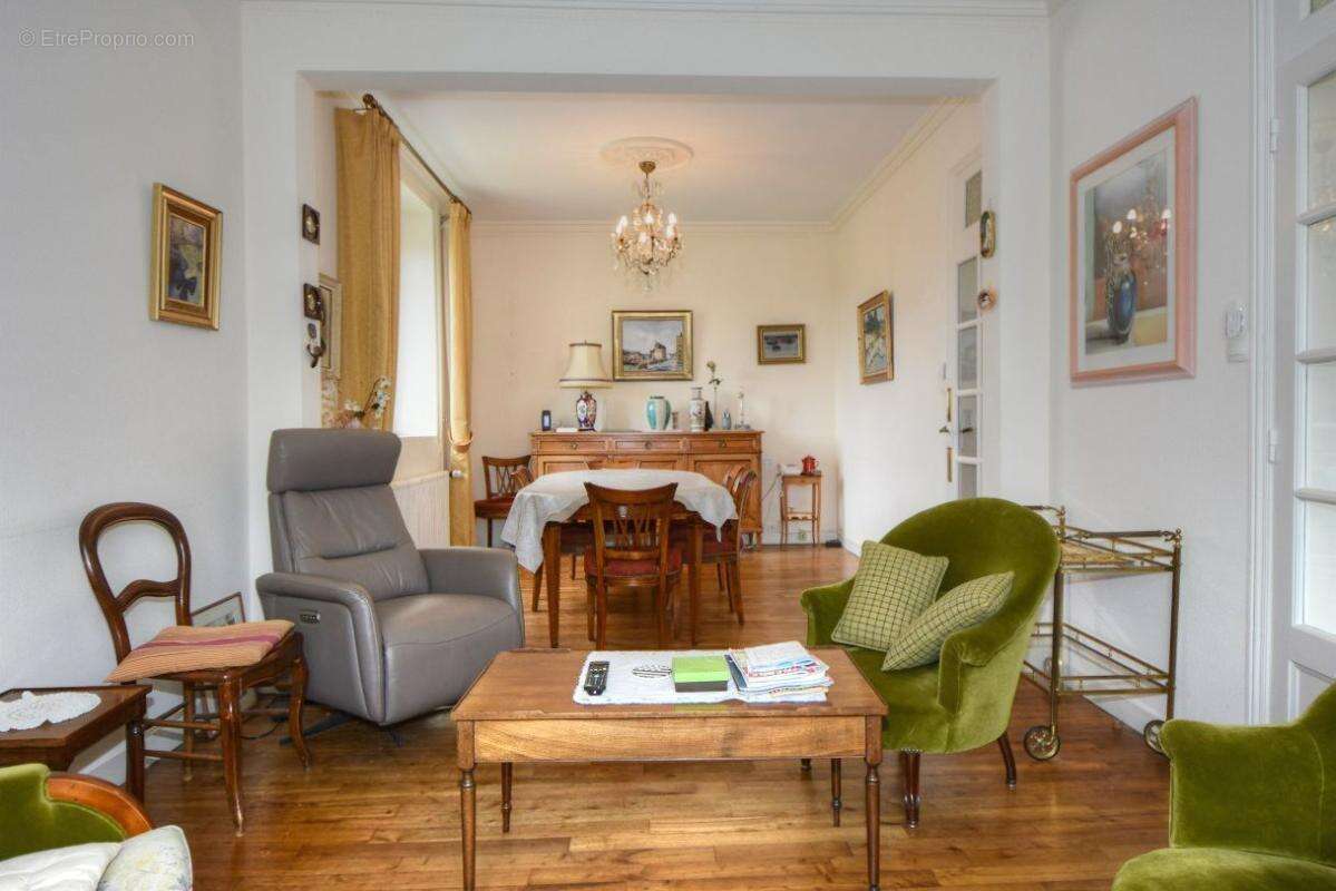 Maison avec partie indépendante à La Roche Jaudy  sur 2 000 m2 de terrain - photo 6
