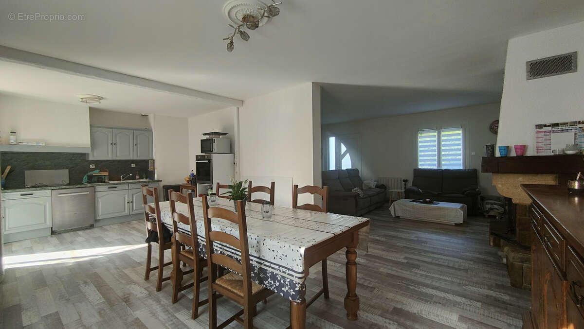 A 20 mn de gisors,  maison renovee de 150 m2 hab sur 800 m2 de terrain clos au calme avec garage et sous sol - photo 3