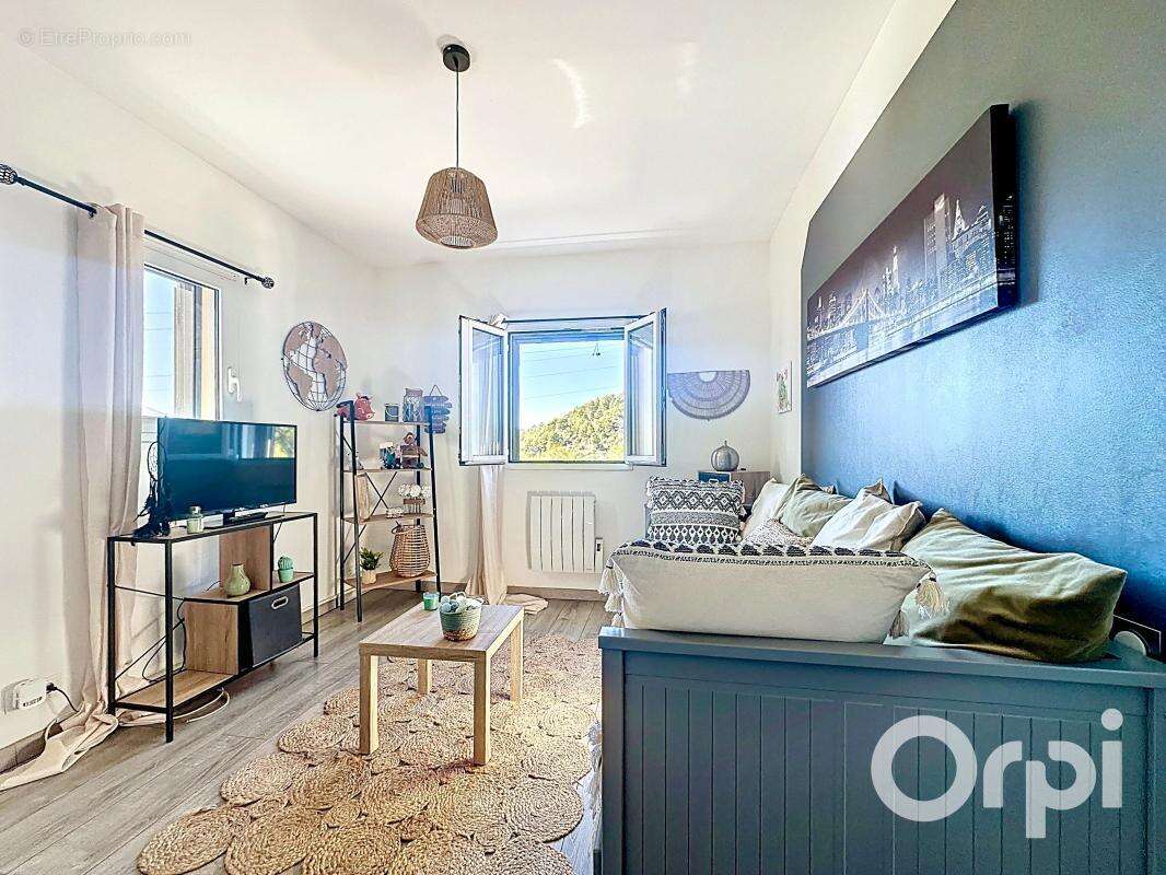 Maison à LA ROQUETTE-SUR-VAR