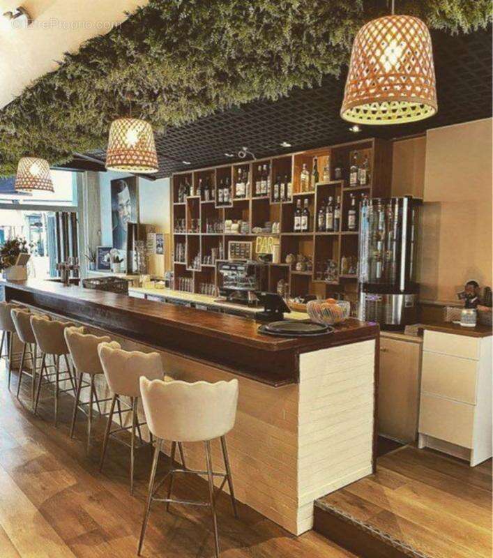 Commerce à VALBONNE