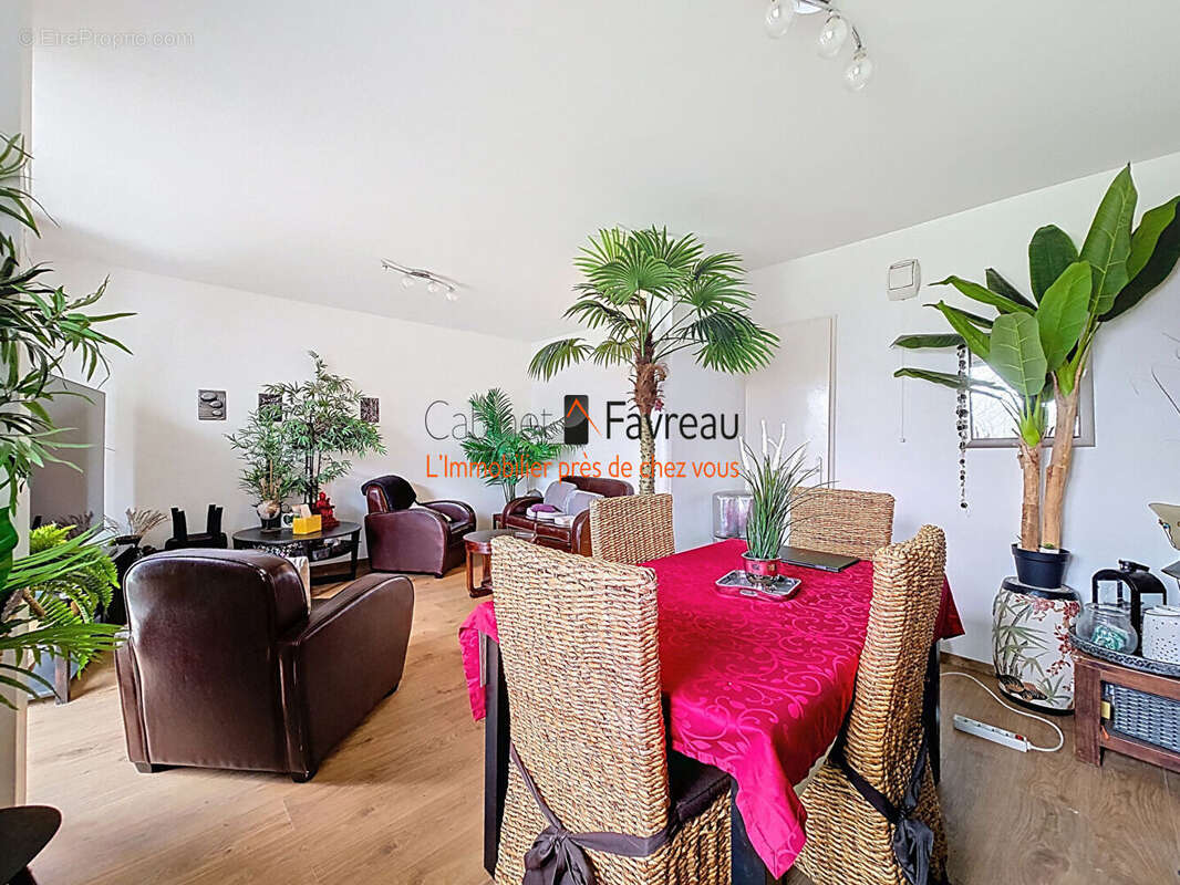 Appartement à FRESNES