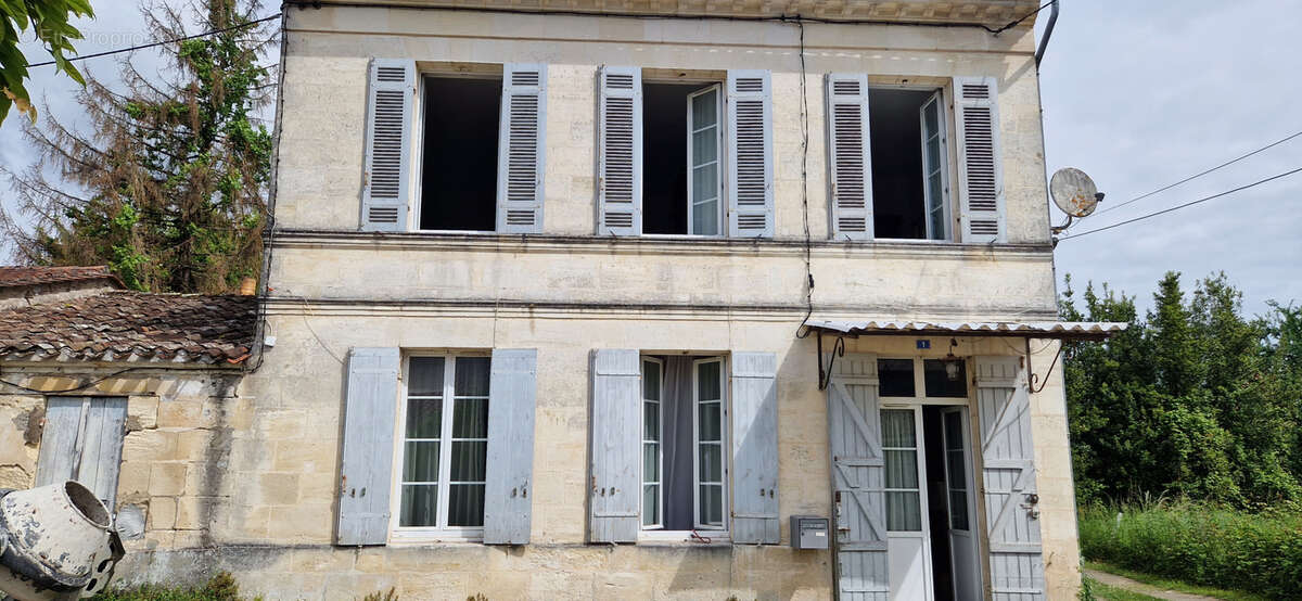 belle maison pierre carreaux de gironde cheminée parquets et jardin - photo 2