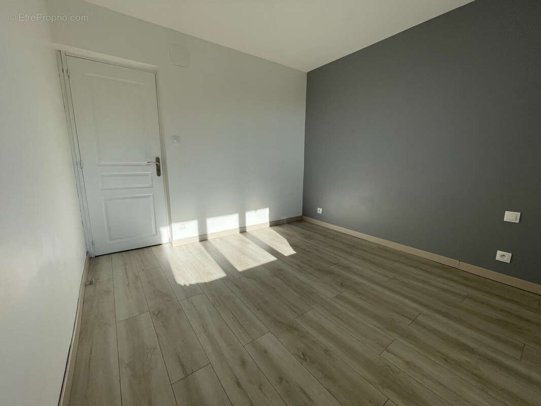 Maison à NOYANT-LA-GRAVOYERE