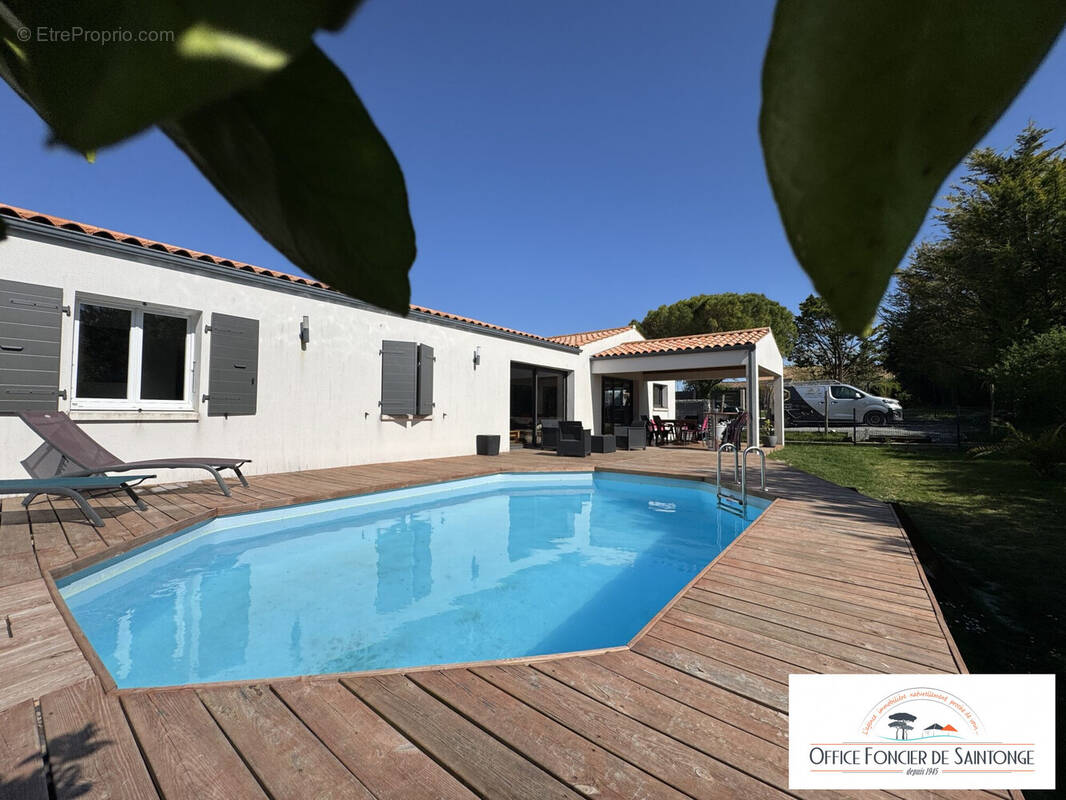 Maison à CHAILLEVETTE