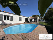 Maison à CHAILLEVETTE