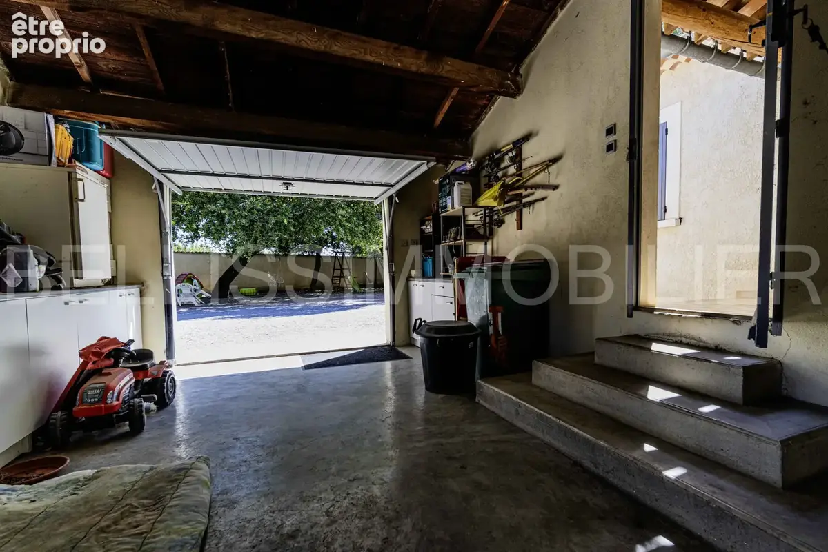Maison de plain-pied avec terrain et piscine - photo 7