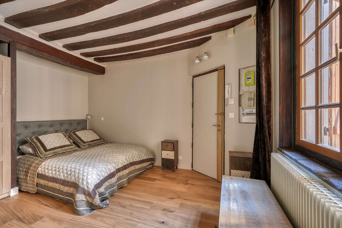 Appartement à PARIS-3E