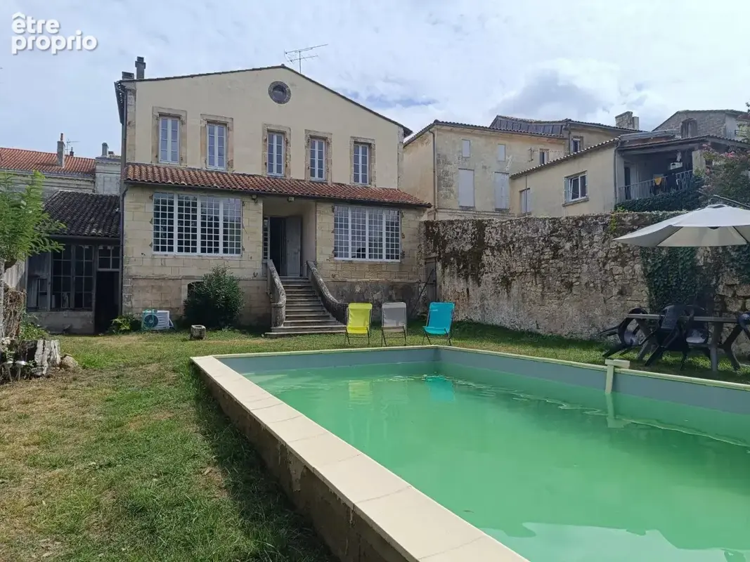 Maison à COUTRAS