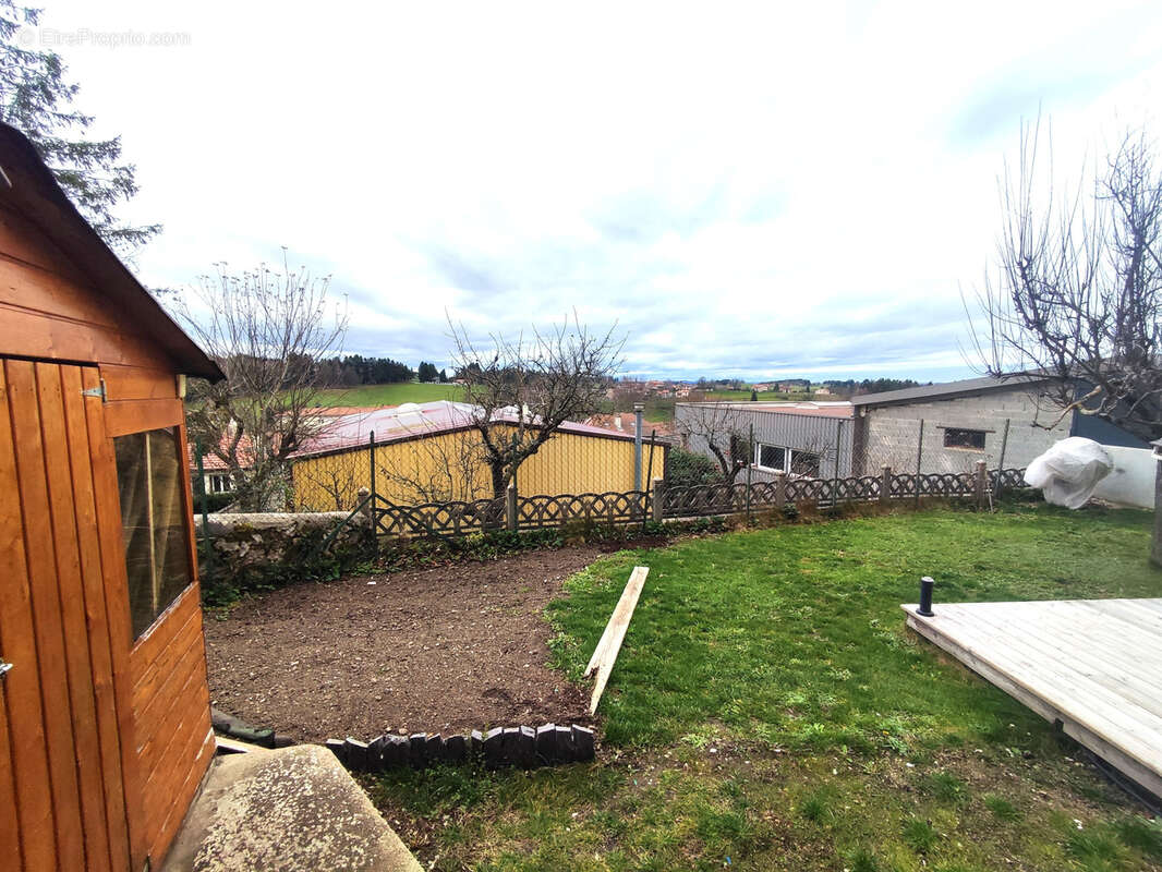 Appartement à SAINT-JUST-MALMONT