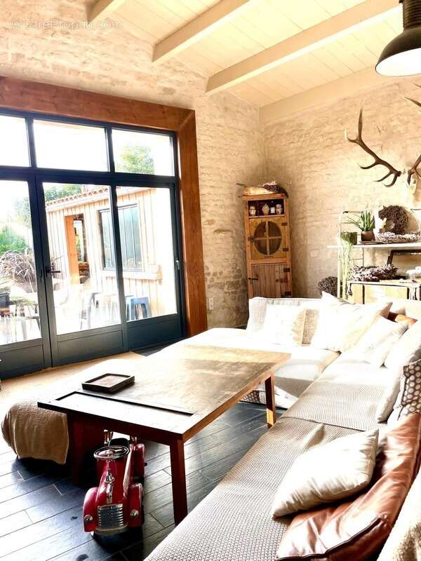 Maison à CROIX-CHAPEAU