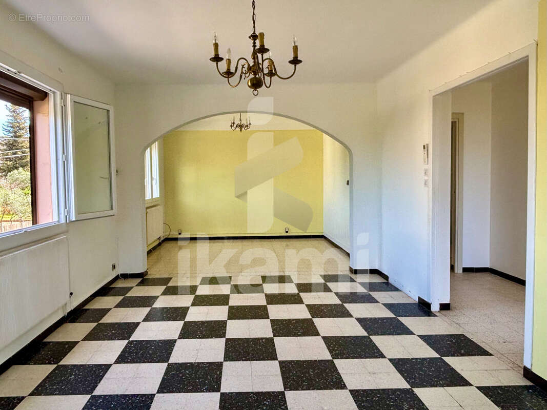 Maison à BAGNOLS-SUR-CEZE