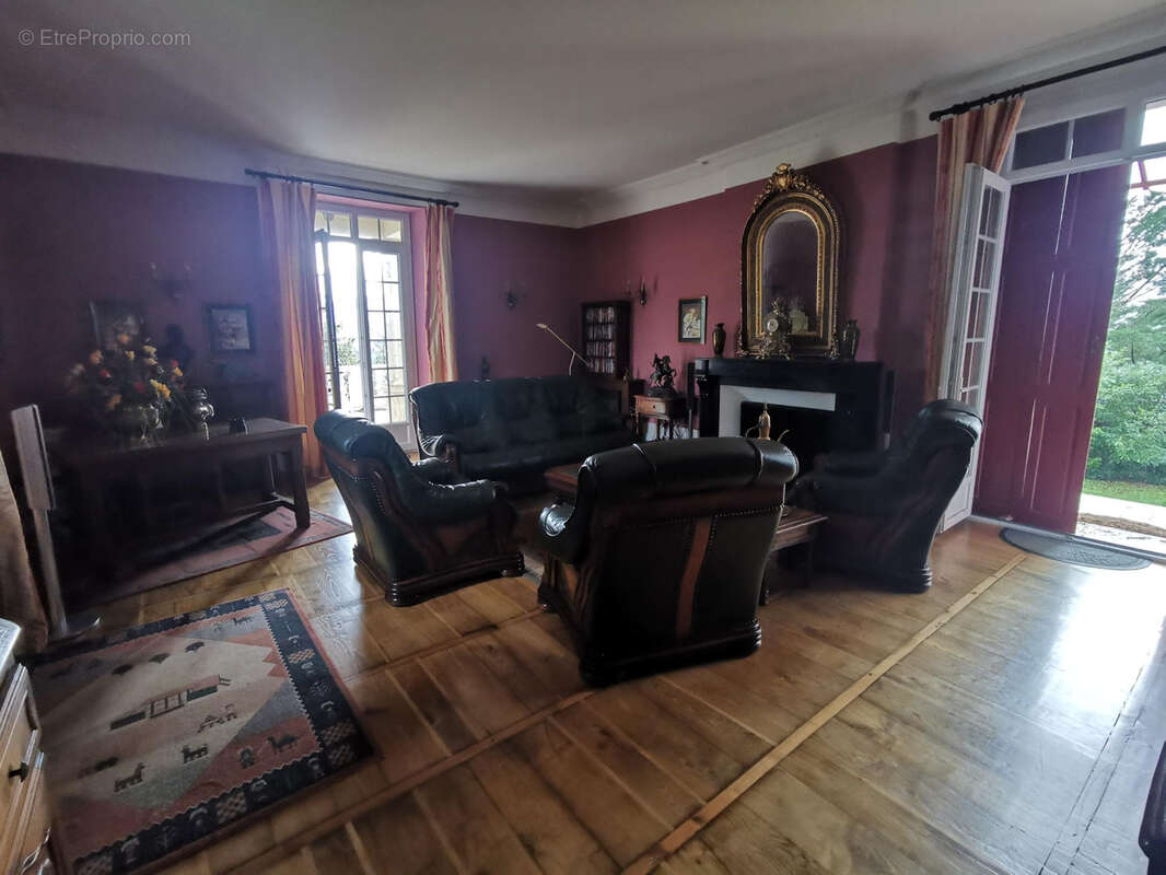 Maison à SAINT-LAURENT-LES-TOURS