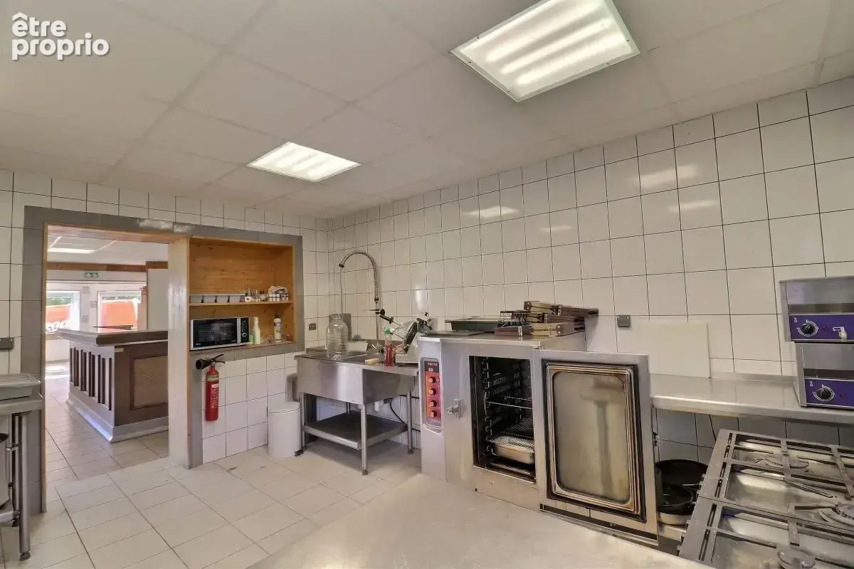 Ensemble immobilier avec 7 logements, bar et salle de réception (73240) - photo 7