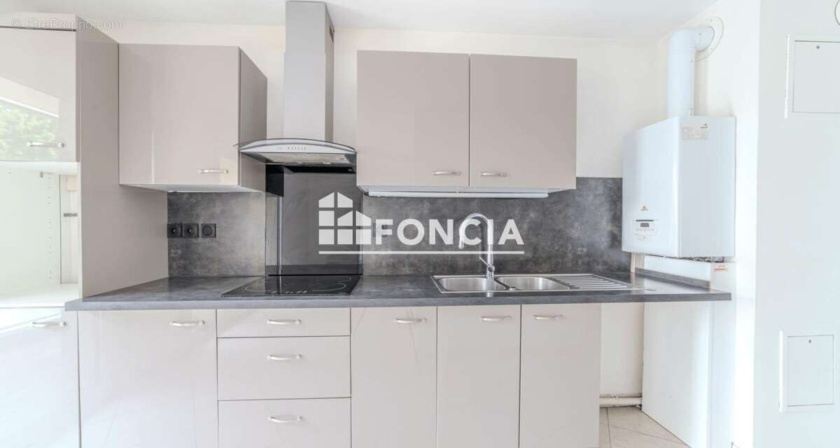 À vendre appartement T4 lumineux avec balcon et garage box – Proche centre de Neuville-sur-Saône - photo 4
