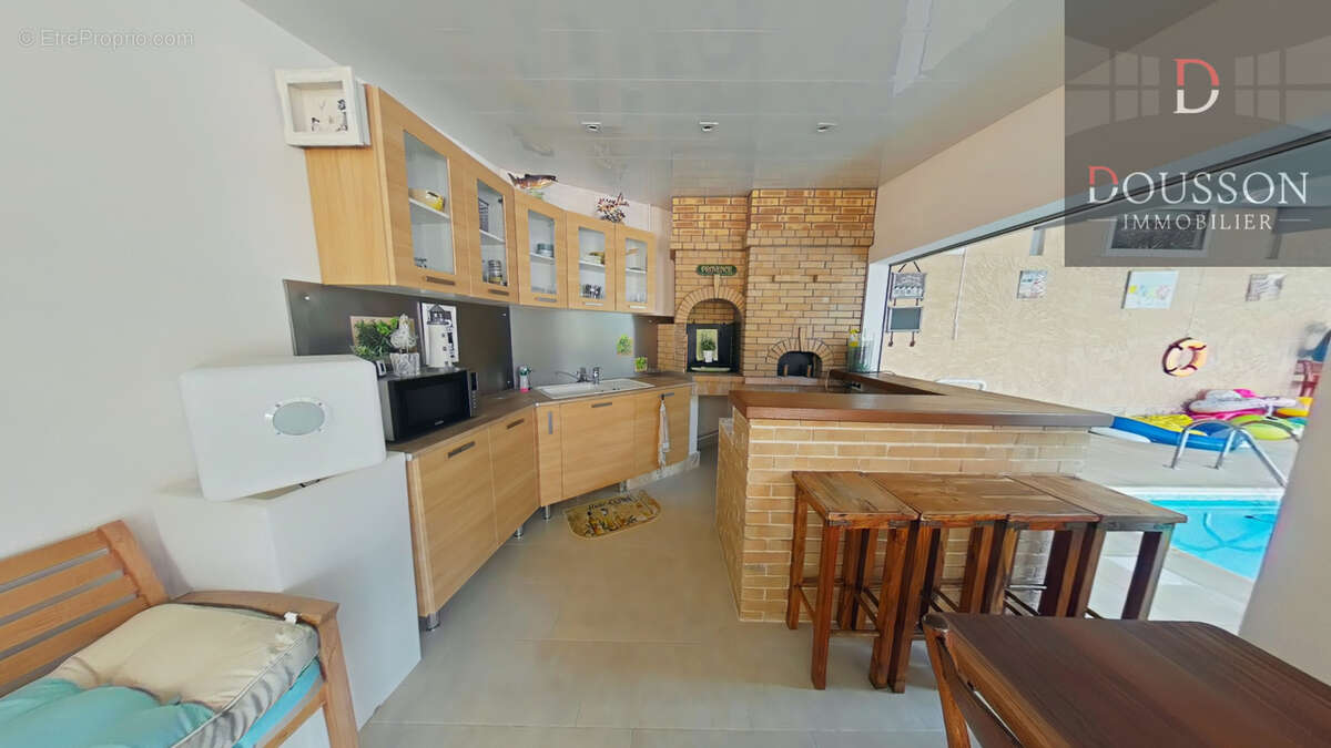 A VENDRE-MAGNANERIE DE CHARME  9.5 hectares   surface 585 m2 habitables - photo 2