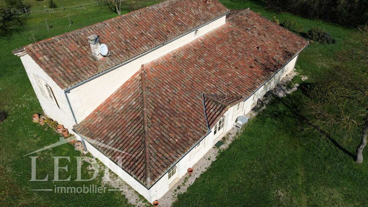 Propriété et dépendances sur parc - photo 2
