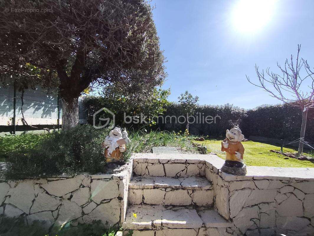 Maison à SAINT-LAURENT-DU-VAR