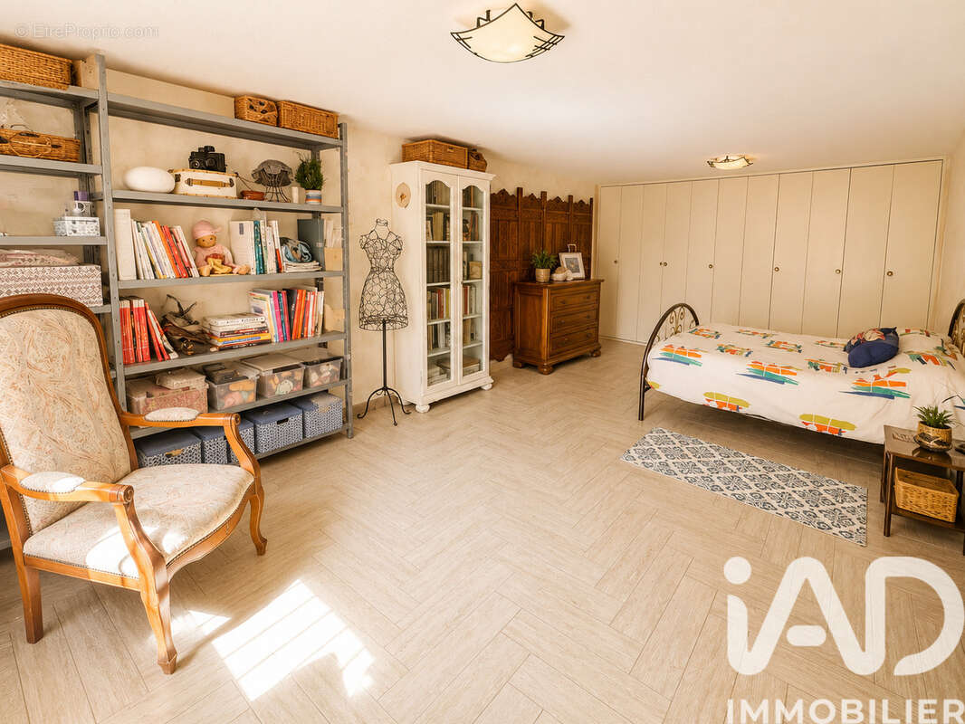 Maison 120 m² à Sainte-Genevieve-Des-Bois  - photo 8