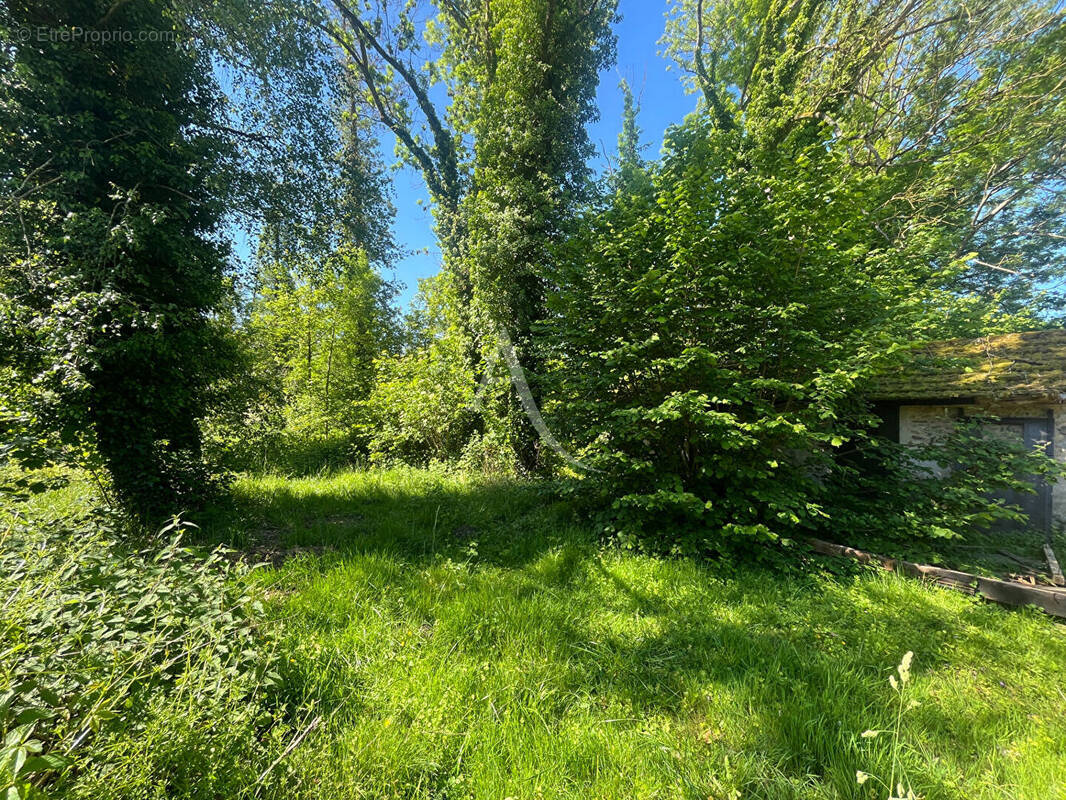 Terrain à LE VAL-SAINT-GERMAIN