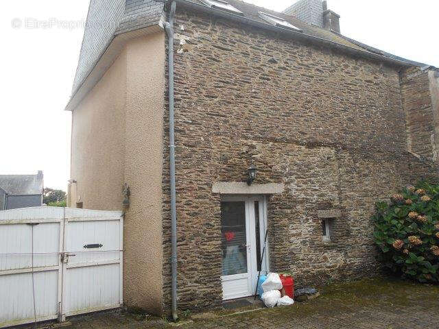 Grande maison familiale + 2 maisons en pierres sur 668 m2 de terrain - photo 11