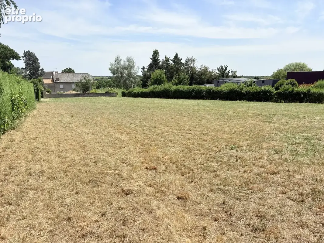 Terrain à COURCAY