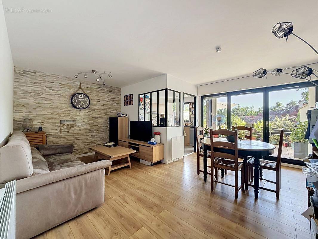 Appartement à VOISINS-LE-BRETONNEUX