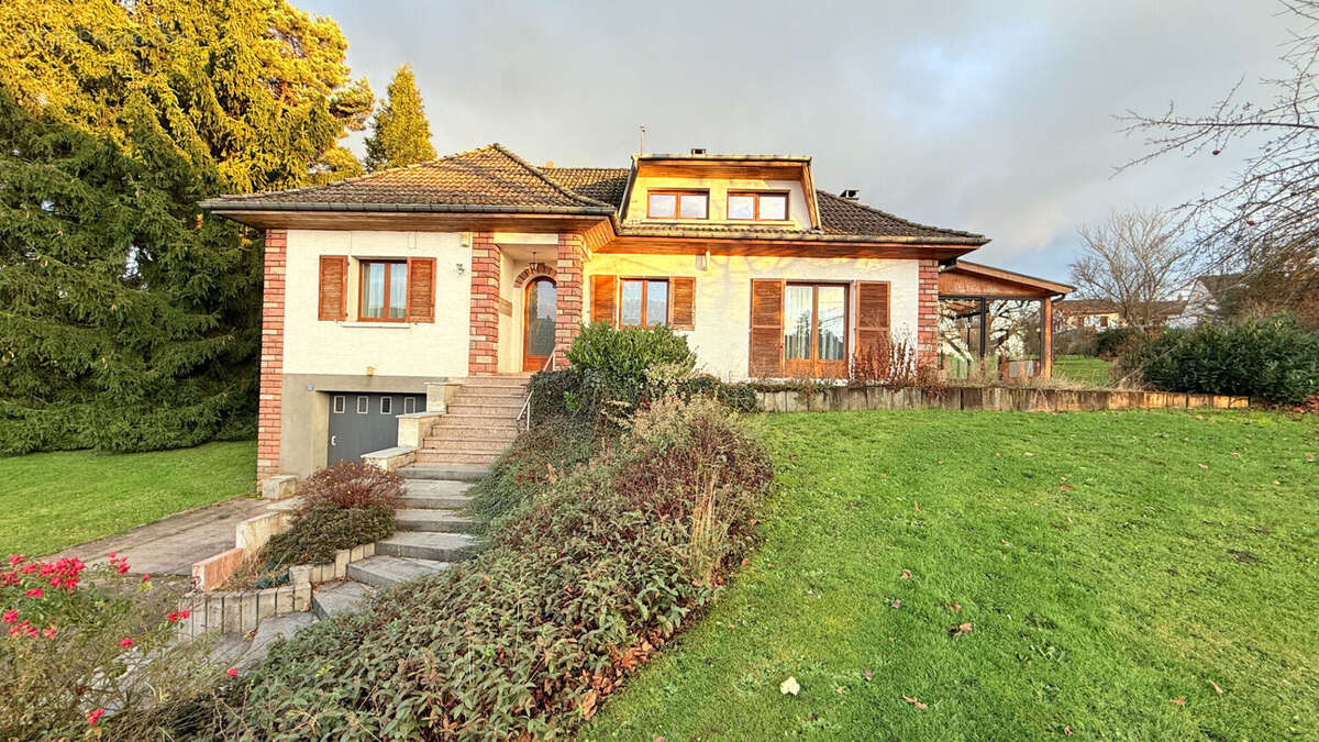 Maison à MENIL-SUR-BELVITTE
