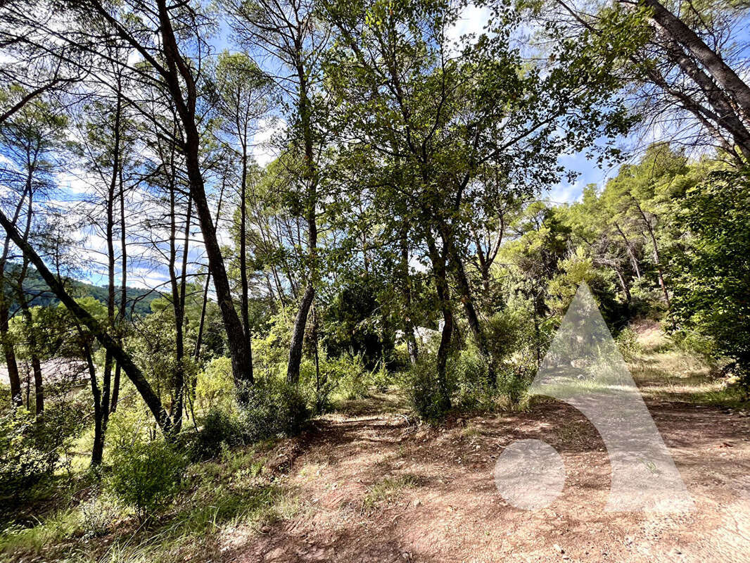 Terrain à SALERNES
