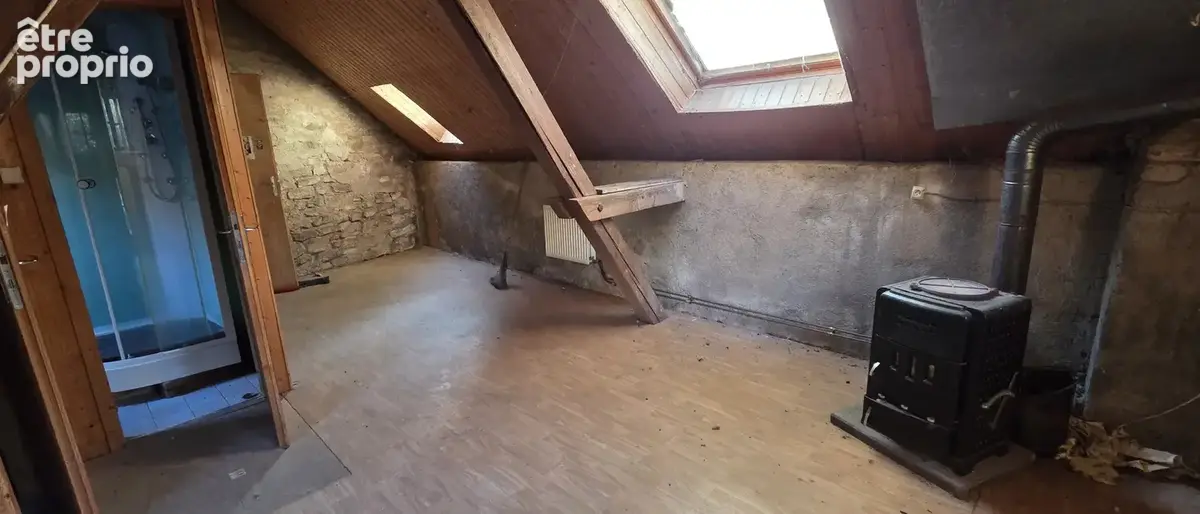Saales, ancienne maison à rénover, avec dépendance et terrain à l'arrière, beaux espaces. - photo 17