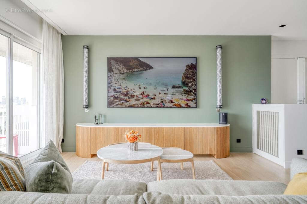 Appartement à PARIS-16E