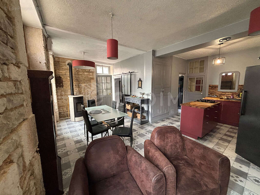 Maison à SAINT-MARTIN-SUR-ARMANCON