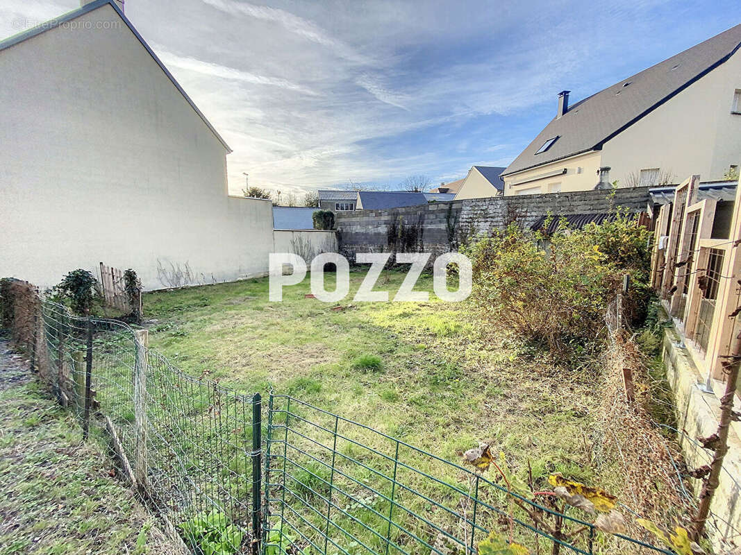 Terrain à DONVILLE-LES-BAINS