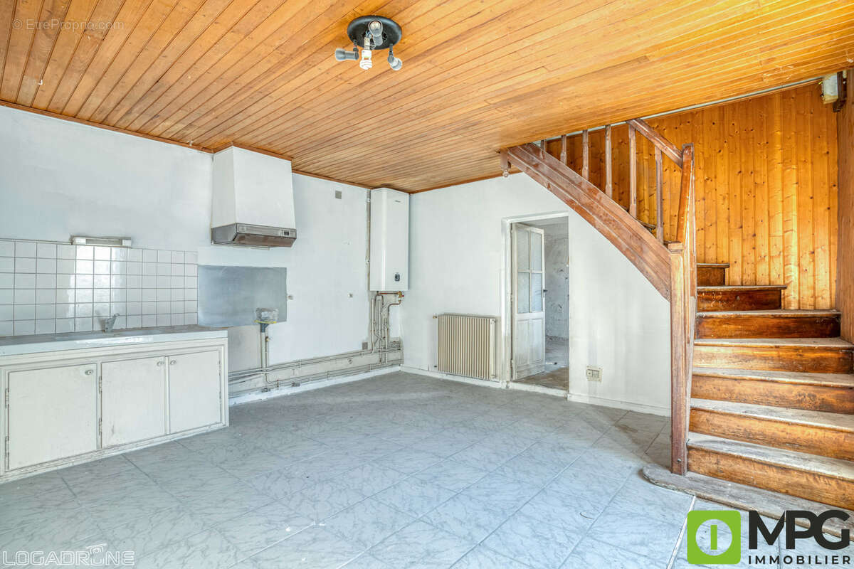 A fumel, ensemble immobilier avec deux appartements et un garage - photo 2