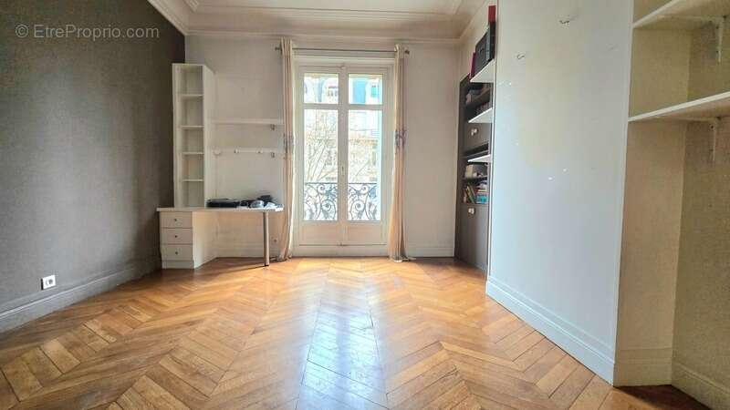 Appartement à PARIS-7E