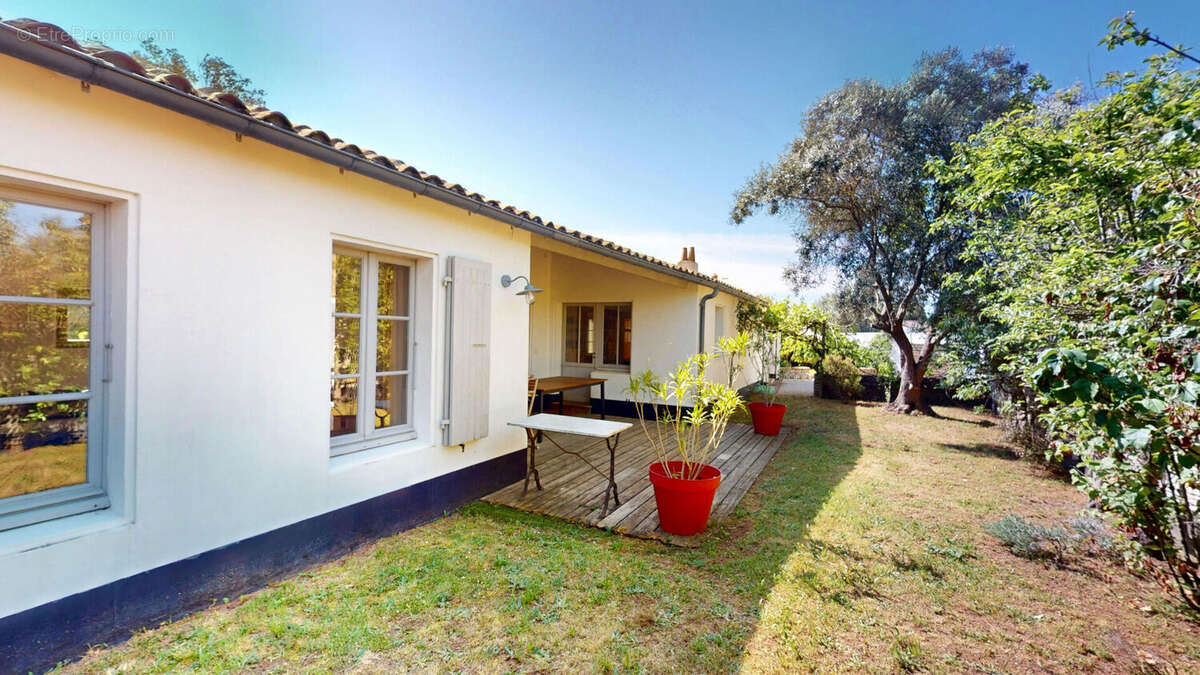 Maison à LES PORTES-EN-RE