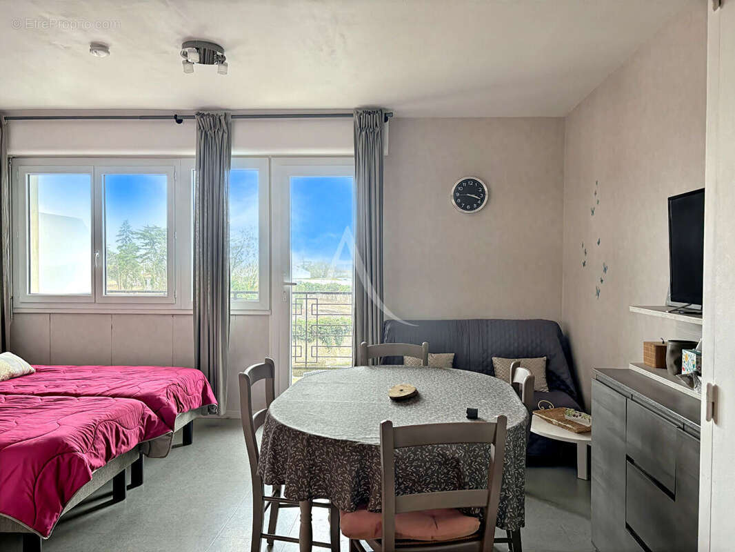 ROCHEFORT ? Studio meublé avec terrasse, face aux Thermes ? Exclusivité ! - photo 3