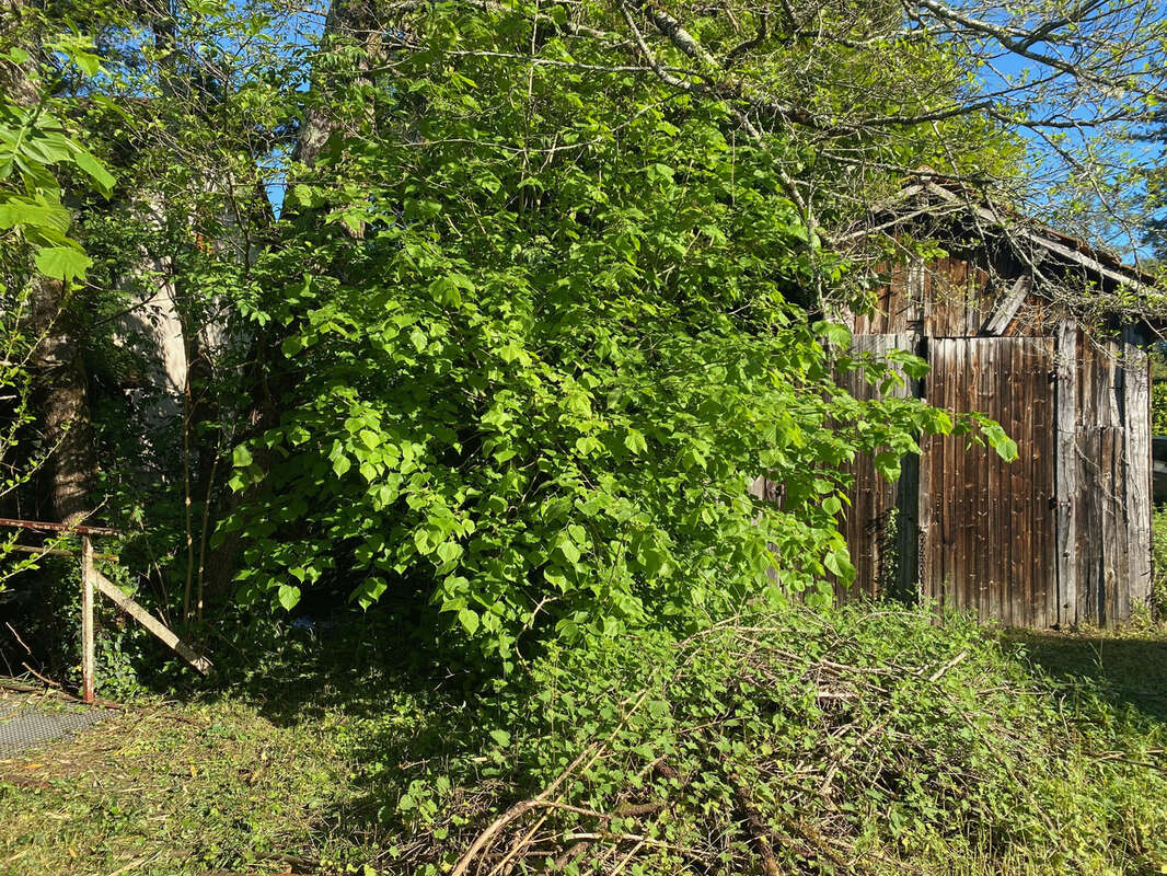 Maison à MANZAC-SUR-VERN
