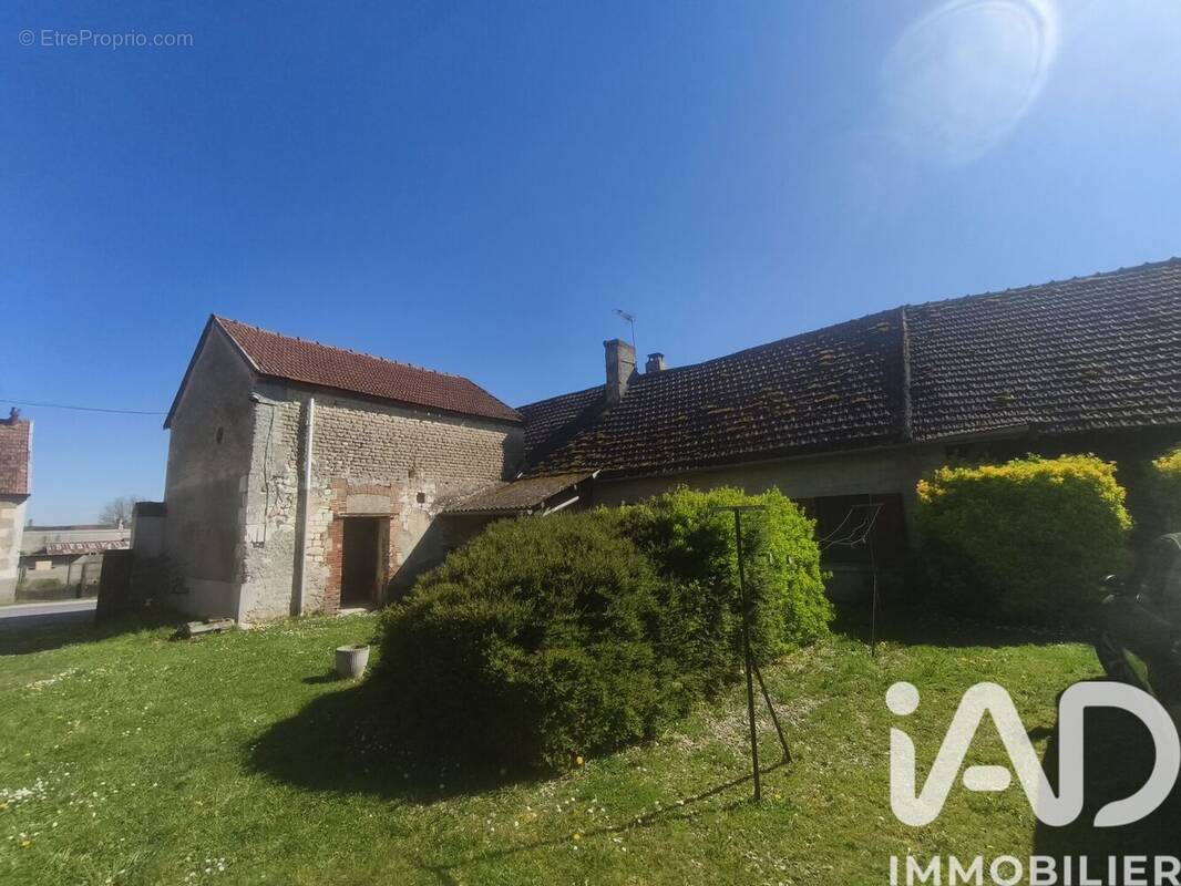 Photo 1 - Maison à GRANGES-SUR-AUBE