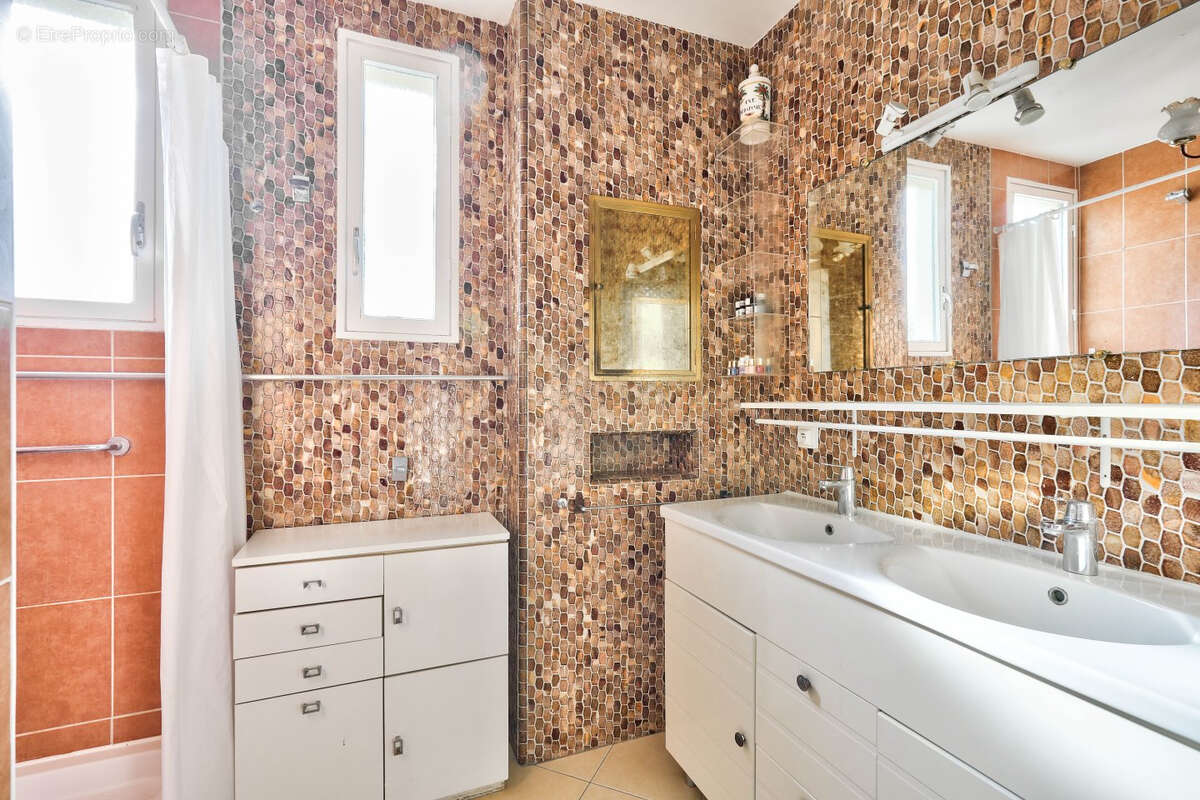 Appartement à VILLE-D&#039;AVRAY