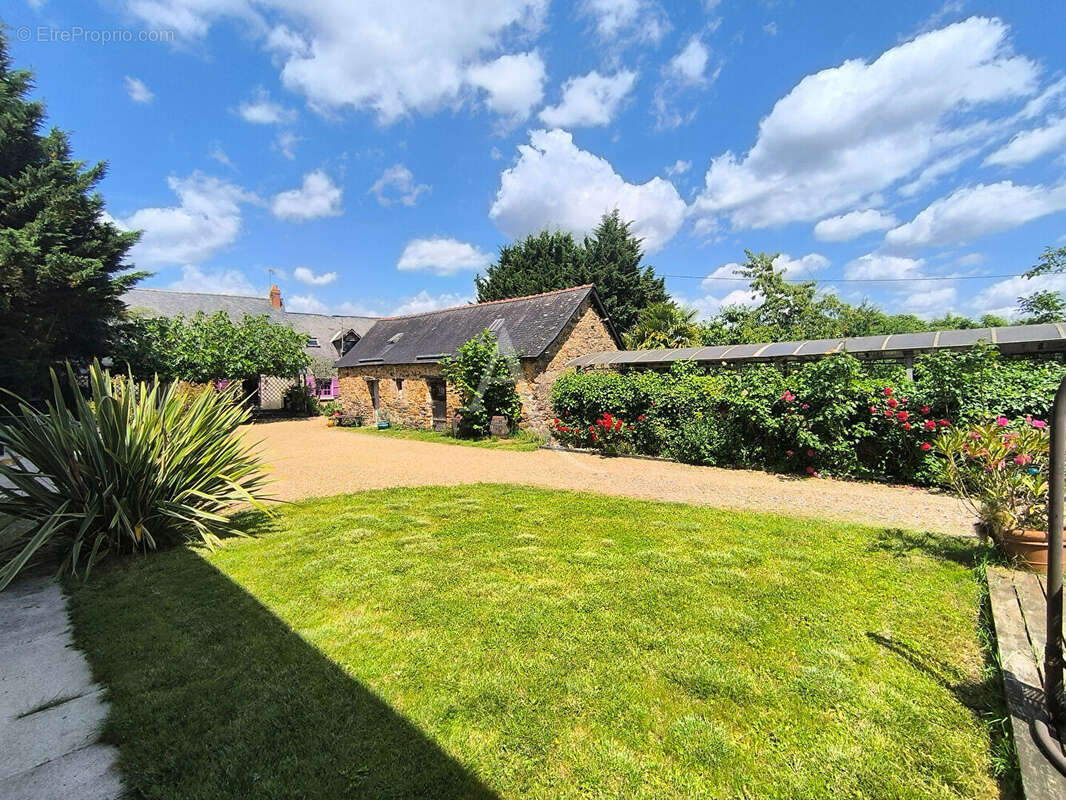 Maison à GREZ-NEUVILLE