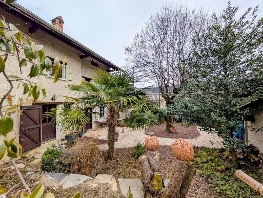 Maison à COISE-SAINT-JEAN-PIED-GAUTHIER