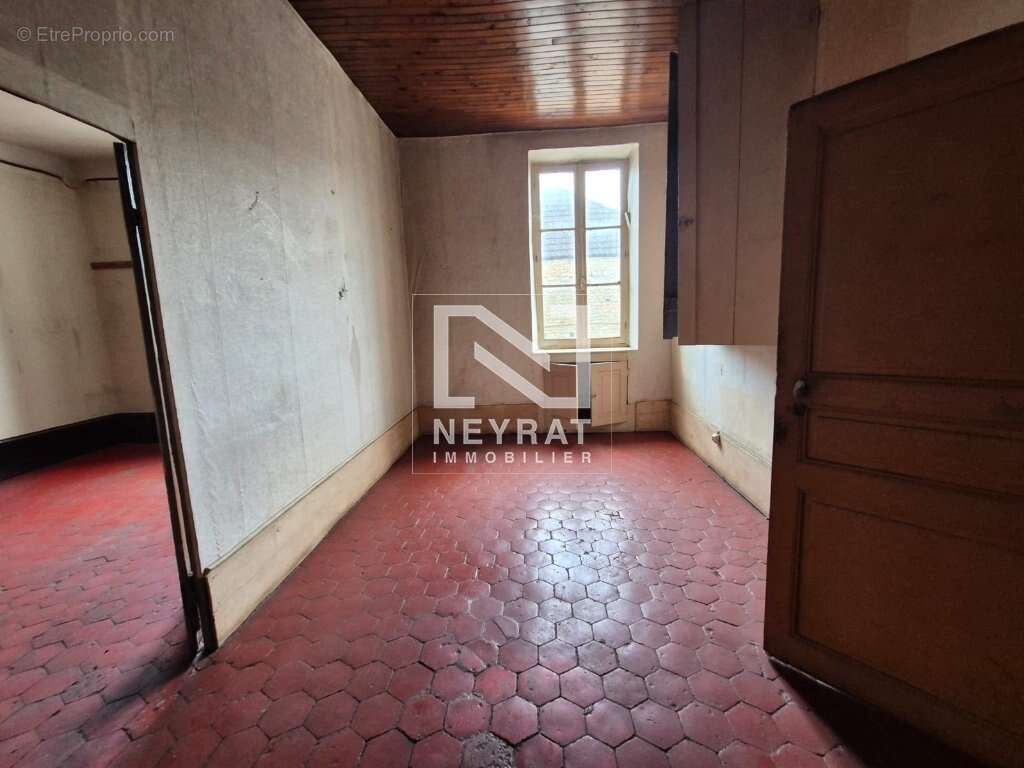 Maison à SAINT-SERNIN-DU-PLAIN