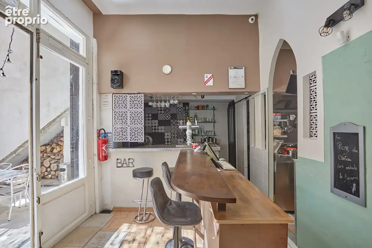EXCLUSIVITÉ ERA ACTION IMMOBILIER CAZAN, Immeuble de rapport avec local commercial et appartements au coeur de Mallemort - photo 10