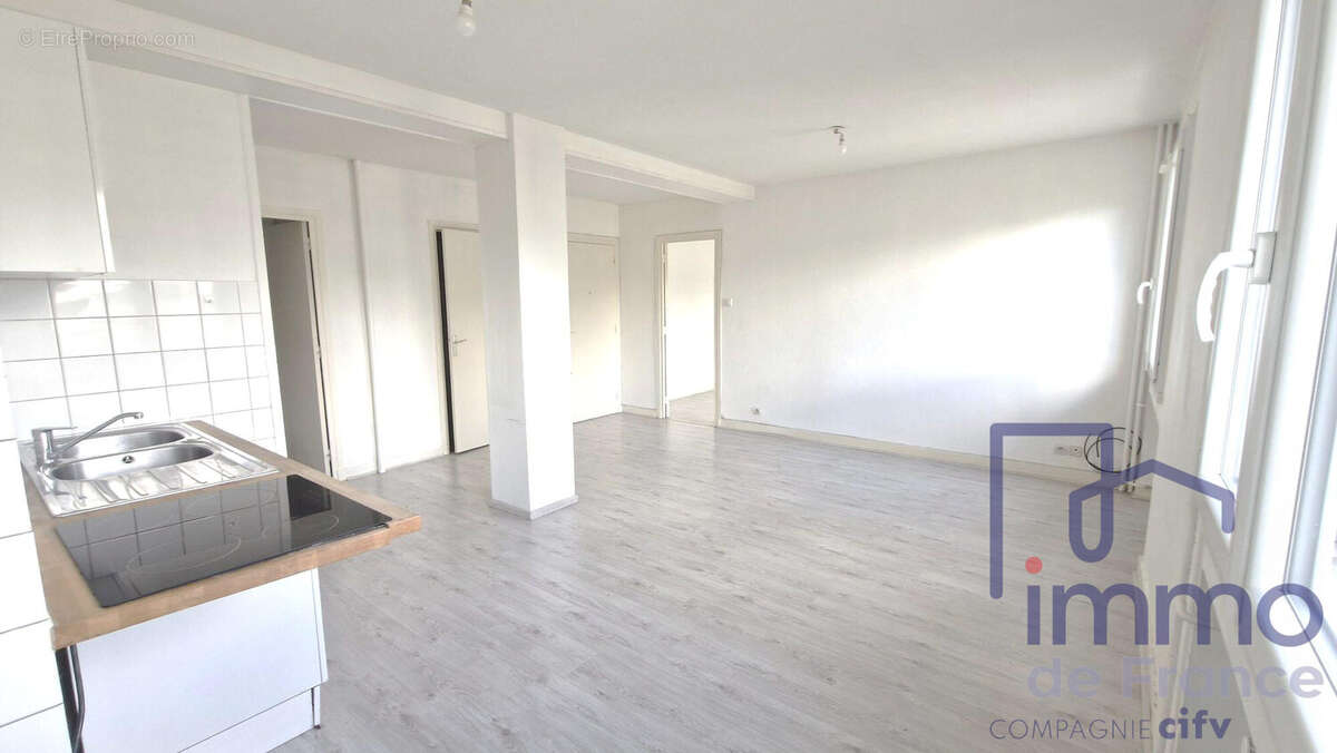 le salon - Appartement à SAINT-ETIENNE