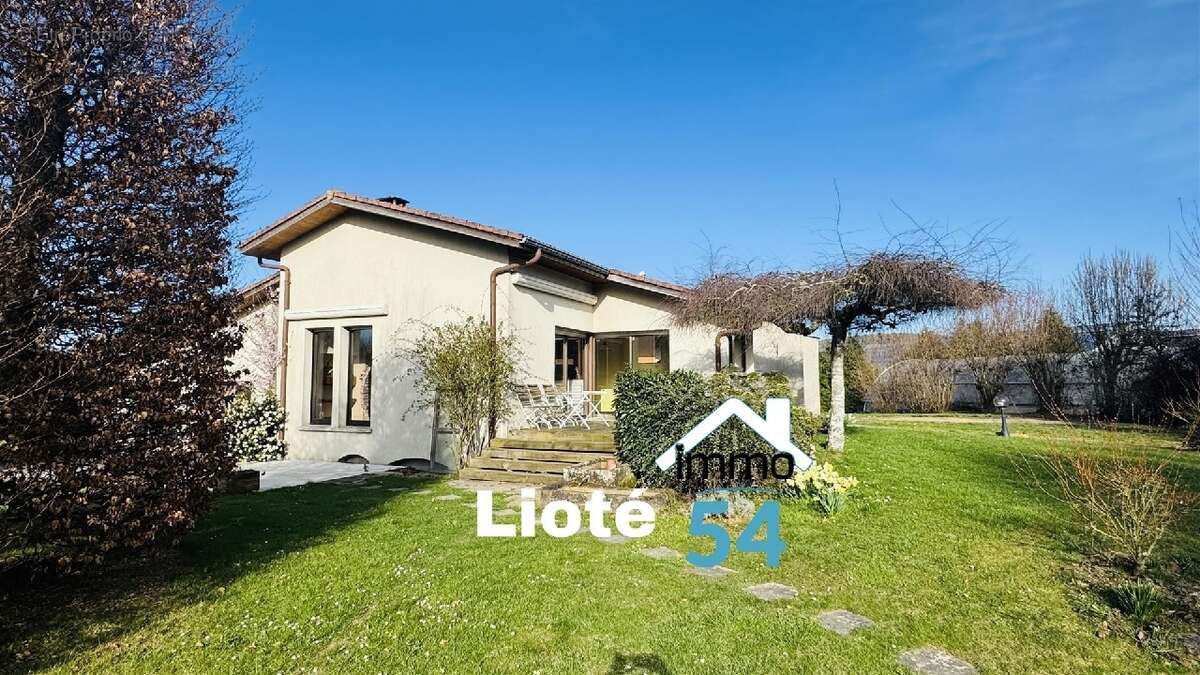 Maison à CREVECHAMPS